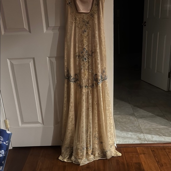 Sue Wong Elegant Cream Gown - Picture 2 of 9